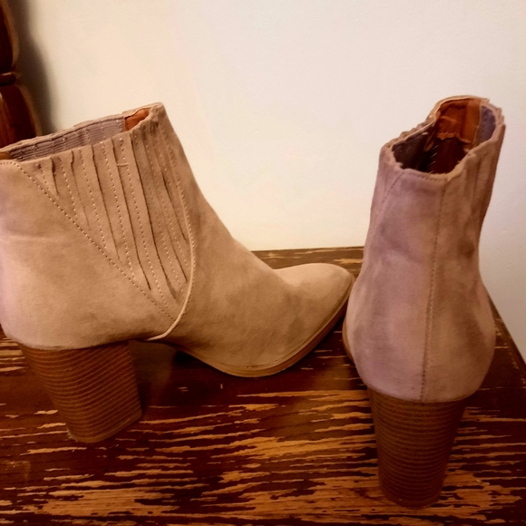 Boot - Picture 16 of 16